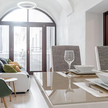 Valentina 3 Hlavna Centrum *